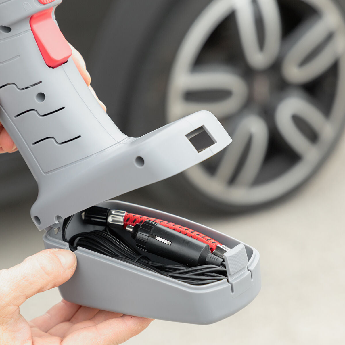 Nešiojamas automobilinis oro kompresorius su LED šviesa – 12V, 150 PSI | Airpro+ by InnovaGoods